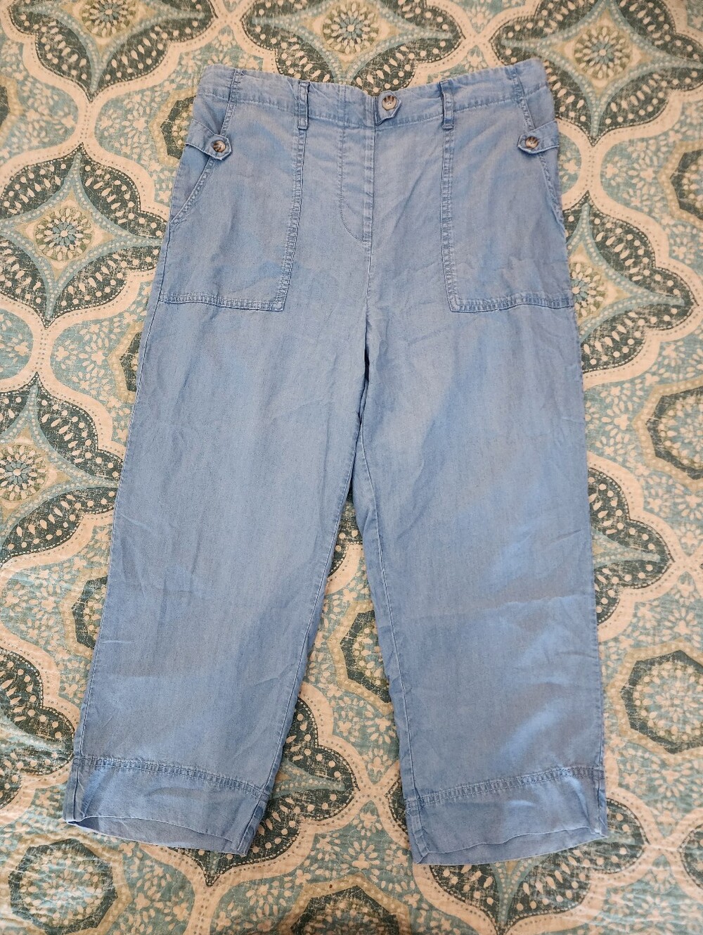 Buttermom Fishermancore Light Blue Chambray Wide-leg patch Pocket Capri Pants
